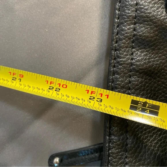 Tignanello leather shoulder strap/Crossbody black multi pocket  purse - Picture 6 of 12